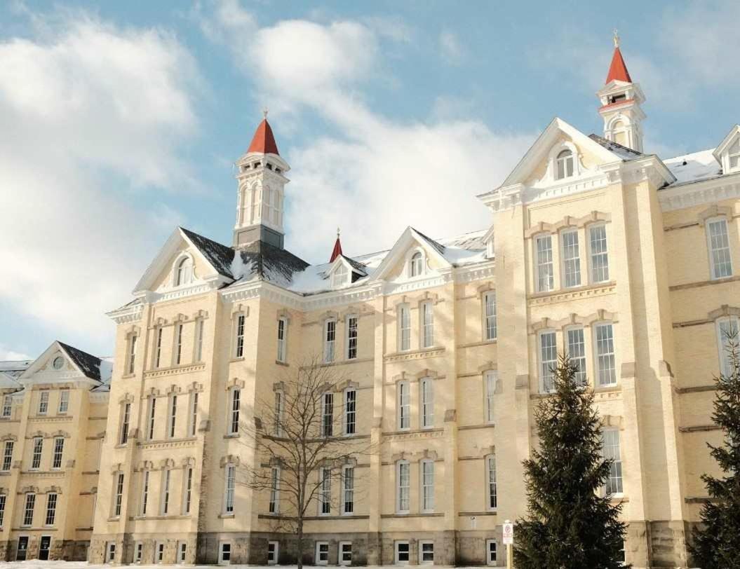 Condo On State Hospital Grounds! Traverse City Exterior foto
